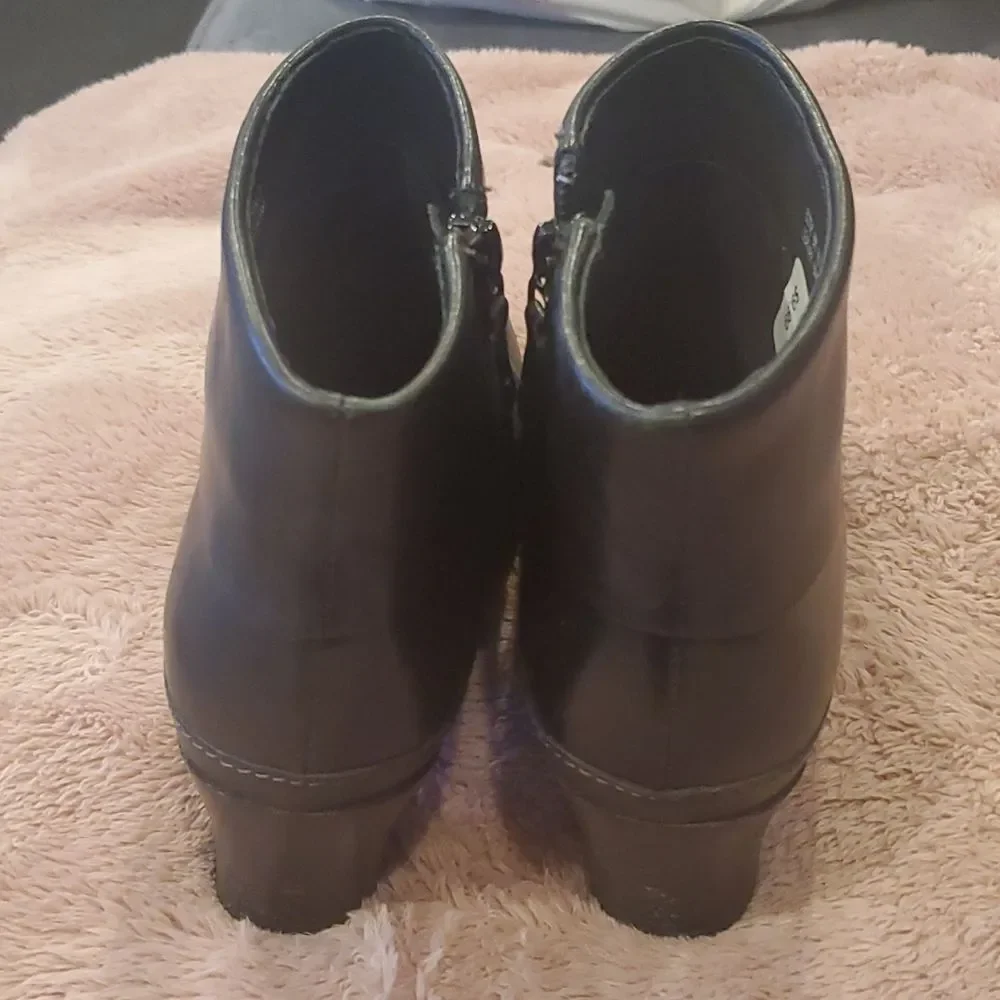 Clarks Artisan Heeled Boots 6